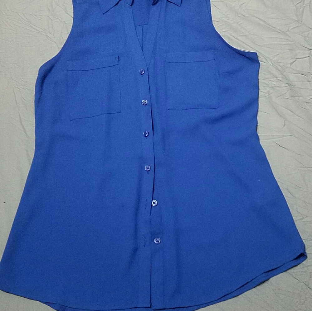 SLEEVELESS BLUE BLOUSE